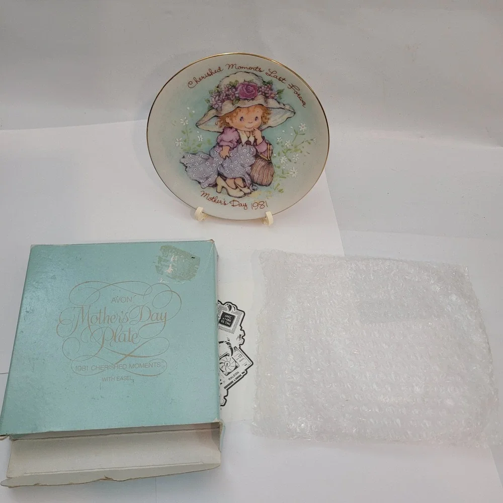 Avon Mother's Day 1981 Collector Plate Cherished Moments Vintage Gold Trim Box